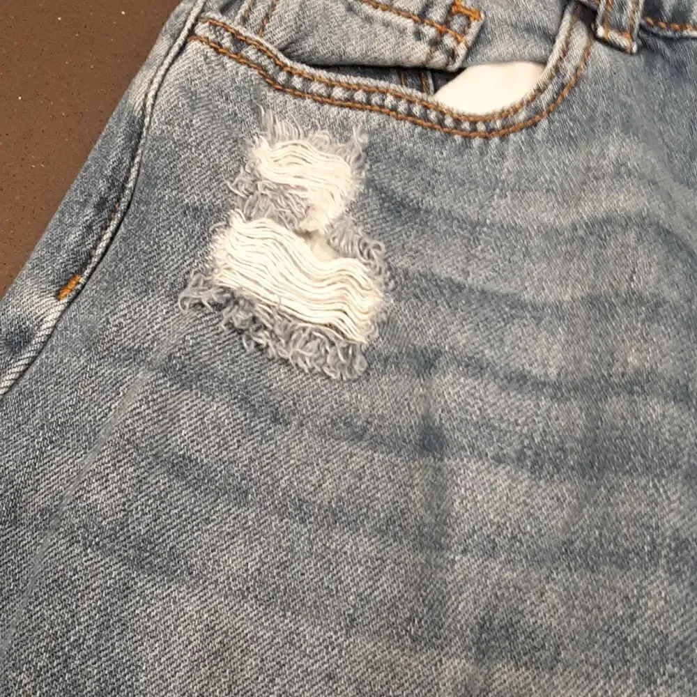 Encore Distressed Jeans Jr sz 15